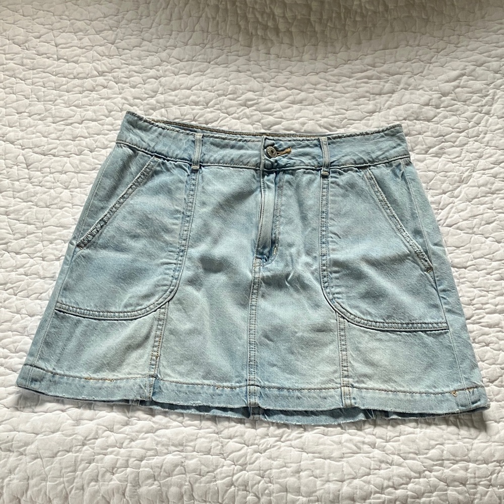 American Eagle Outfitters Light Wash Denim Skirt Size: 6